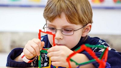 طيف التوحد.. تعرف على أعراضه ومتى يصيب الأطفال (التفاصيل)