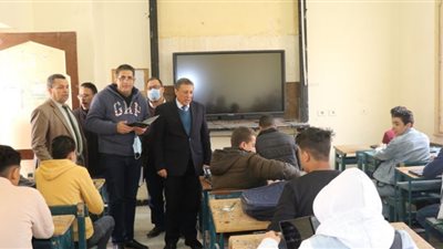 وكيل تعليم البحيرة يتفقد سير الامتحان التدريبى لطلاب الصف الاول الثانوى
