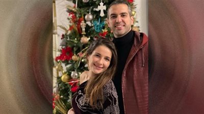 فستان شام الذهبي في عقد قرانها حديث رواد السوشال ميديا