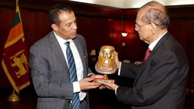 وزير خارجية سريلانكا يبحث مع السفير المصري في كولومبو العلاقات الثنائية