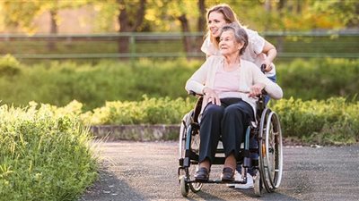 طبيب أعصاب يكشف أعراض جديدة لمرض التصلب الجانبي الضموري