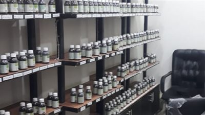 ضبط ١٦٠٠ عبوة نباتات طبية مجهولة المصدر في أسيوط