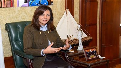 وزيرة الهجرة: القيادة السياسية تتابع يوميًا موقف الطلاب المصريين العائدين من أوكرانيا