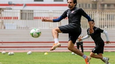 أيمن حفني يواصل برنامجه التأهيلي الخاص على هامش مران الزمالك