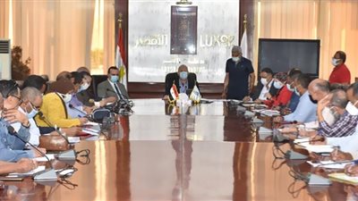 محافظ الأقصر يعقد اجتماعًا لمتابعة حصر التعديات المتبقية على أراضي أملاك الدولة