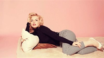 صور .. عرض لوحة لمارلين مونرو بـ 200 مليون دولار بالمزاد