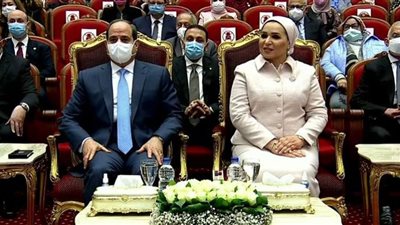 السيسي يشهد فيلمًا تسجيليًا عن تطبيق 