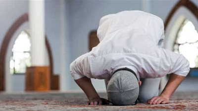 الصلاة ركن من أركان الإسلام ومنزلتها من الإِيمان بمنزلة الرأس من الجسد