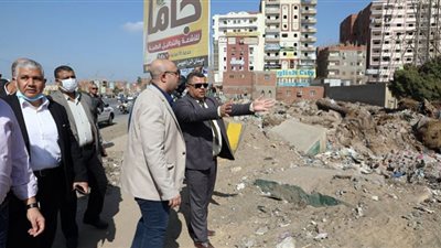 رفع التراكمات التاريخية لمخلفات الهدم والبناء والقمامة بالميادين