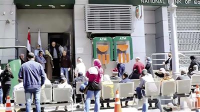 13 مليار جنيه في اليوم الأول.. تفاصيل شهادات بنكي الأهلي ومصر بعائد 18% (فيديو)