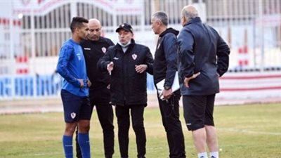 فيريرا يعقد جلسة مع جهازه المعاون في الزمالك