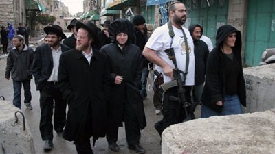 مستوطنون يقتحمون باحات الأقصى بحماية شرطة الاحتلال الإسرائيلي