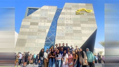 لمشاركتهم في 