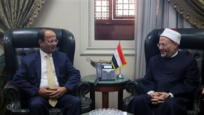 المفتي يبحث مع السفير الباكستاني بالقاهرة تعزيز التعاون الديني