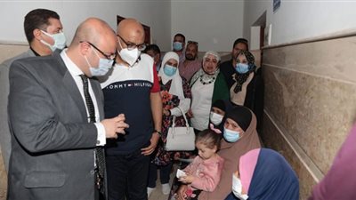 محافظ بني سويف يتفقد حملة تطعيمات لقاح كورونا