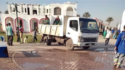 صور.. نظافة وتجميل القاهرة ترفع كفاءة قرية الفواخير بالفسطاط