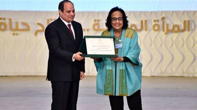 صابرين بعد تكريم الكاتبة لميس جابر: