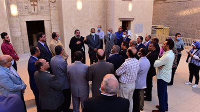 رئيس جامعة سوهاج يلبي الدعوة لزيارة الدير الأحمر