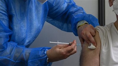 ماذا يفعل المتخلف عن تلقي جرعات كورونا؟