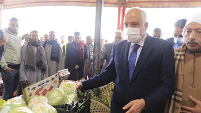 محاربة الغلاء| محافظ الجيزة يفتتح أول منافذ لبيع الخضار والفاكهة التجزئة بسعر الجملة