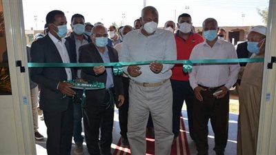 بالصور.. محافظ الوادي الجديد يفتتح مشروعات و آبار جوفية بمركز الداخلة