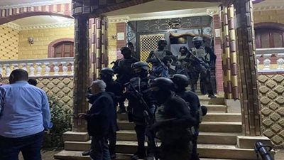 صور| قوات تحرير الرهائن تداهم منزل خط الفيوم وتنقذ المحتجزين
