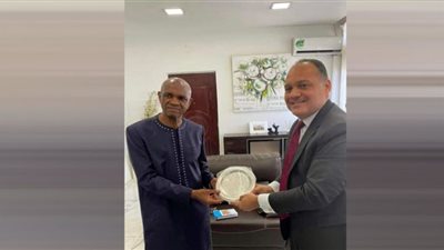 السفير المصري في كوناكري يلتقي وزير الأمن والحماية المدنية الغيني