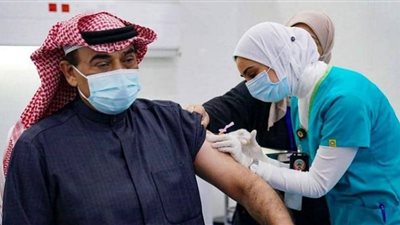 بعد قرار استئناف استقبال طلبات التأشيرات| علاء سليم يكشف اللقاحات المعتمدة بالكويت