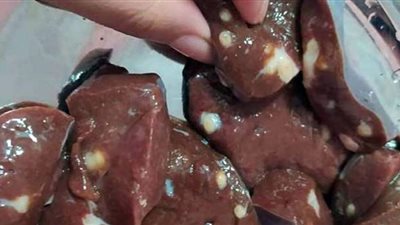 كبدة ولحوم.. ضبط 12 طن سلع غذائية غذائية فاسدة بالجيزة