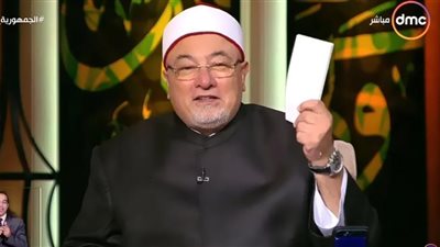 شاهد| خالد الجندى يدفع لداعية 10 آلاف جنيه صحح له خطأ جسيما فى الدين