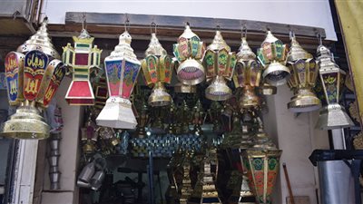 فيديو .. حكاية «أقدم ورشة لصناعة فوانيس رمضان بالشرقية»