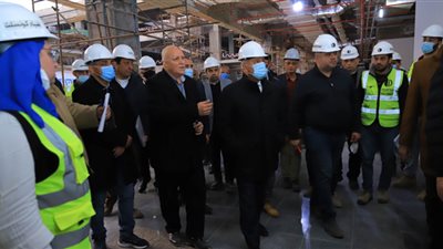 وزير النقل يتفقد أعمال تنفيذ محطة قطارات صعيد مصر