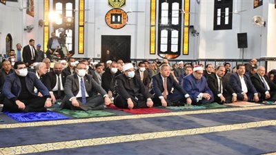 وزير الأوقاف ومحافظ الشرقية يؤديان صلاة الجمعة بقرية شبرا صورة