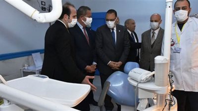 محافظ الشرقية يفتتح العيادات التخصصية بالمجمع الخيري بقرية شبرا صورة