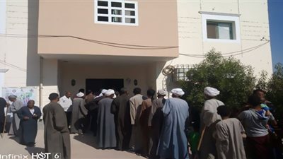 توقيع الكشف الطبي على ١١٤٠ مواطن بقناة عه