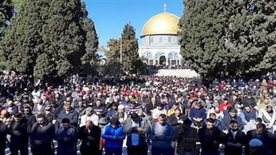 30 ألفًا يُصلون الجمعة في رحاب الأقصى رغم غلق الاحتلال الشوارع لتأمين 