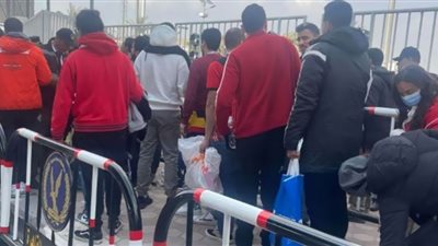 شاهد.. استمرار توافد الجماهير المصرية لدعم الفراعنه أمام أسود التيرانجا