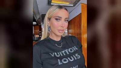 جويل مردينيان تشبه زهرة اللوتس بالأوف شولدر في حفل EMI Gala