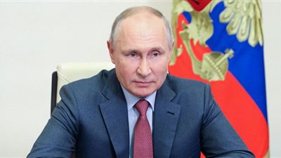 بوتين يشبه استهداف ثقافة روسيا بعمليات إحراق نازية