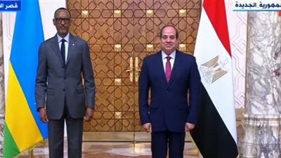السيسي يلتقط صورة تذكارية مع نظيره الرواندي بقصر الاتحادية (فيديو)