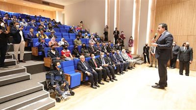 صور| وزير التعليم العالي يتفقد جامعة كوفنتري بالعاصمة الإدارية
