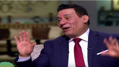 سوقي وبيردح زي الولايا.. فنان مشهور يسب مدحت شلبي بسبب منتخب مصر (شاهد)