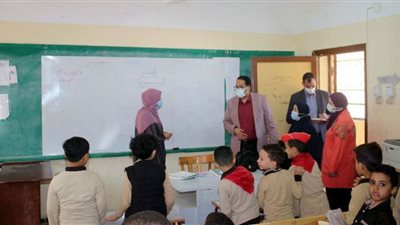 وكيل تعليم الغربية يتفقد مدارس صناديد ويشيد بحسن سير العملية التعليمية