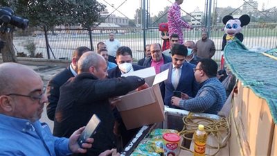 محافظة القاهرة: توزيع 6000 كرتونة سلع أساسية للأسر الأولى بالرعاية بالساحل وروض الفرج