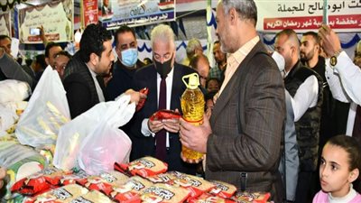 صور.. محافظ جنوب سيناء يفتتح معرض أهلًا رمضان بشرم الشيخ