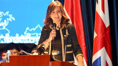 وزيرة الهجرة تشارك في حفل تخرج طلاب الجامعة البريطانية 2021.. صور