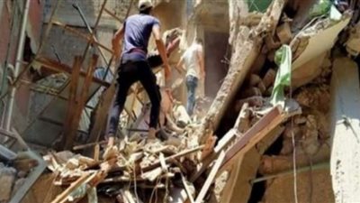 إنقاذ 5 أفراد من الموت أسفل عقار الكونيسة المنهار