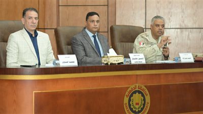 محافظ الدقهلية يناقش موقف الأراضي المطلوبة لإقامة المشروعات الخدمية