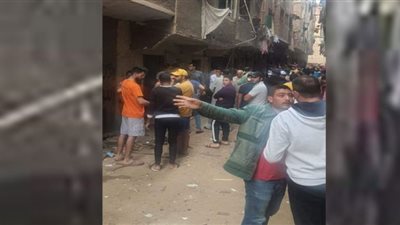 المعمل الجنائي يعاين حريق عقار الكونيسة المنهار