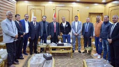 رئيس جامعة بنى سويف يستقبل مدير الكرة بالنادي الأهلي